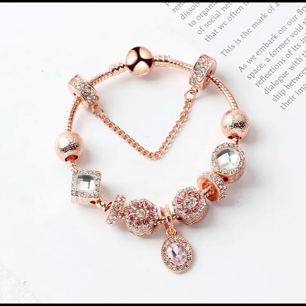 Rose gold pendant bracelet